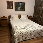 Adonis Casa de hóspedes Uzhhorod