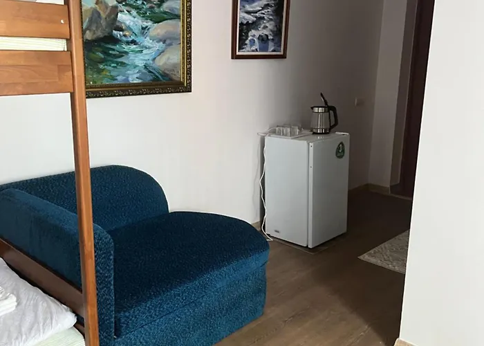 Adonis בית הארחה 4*